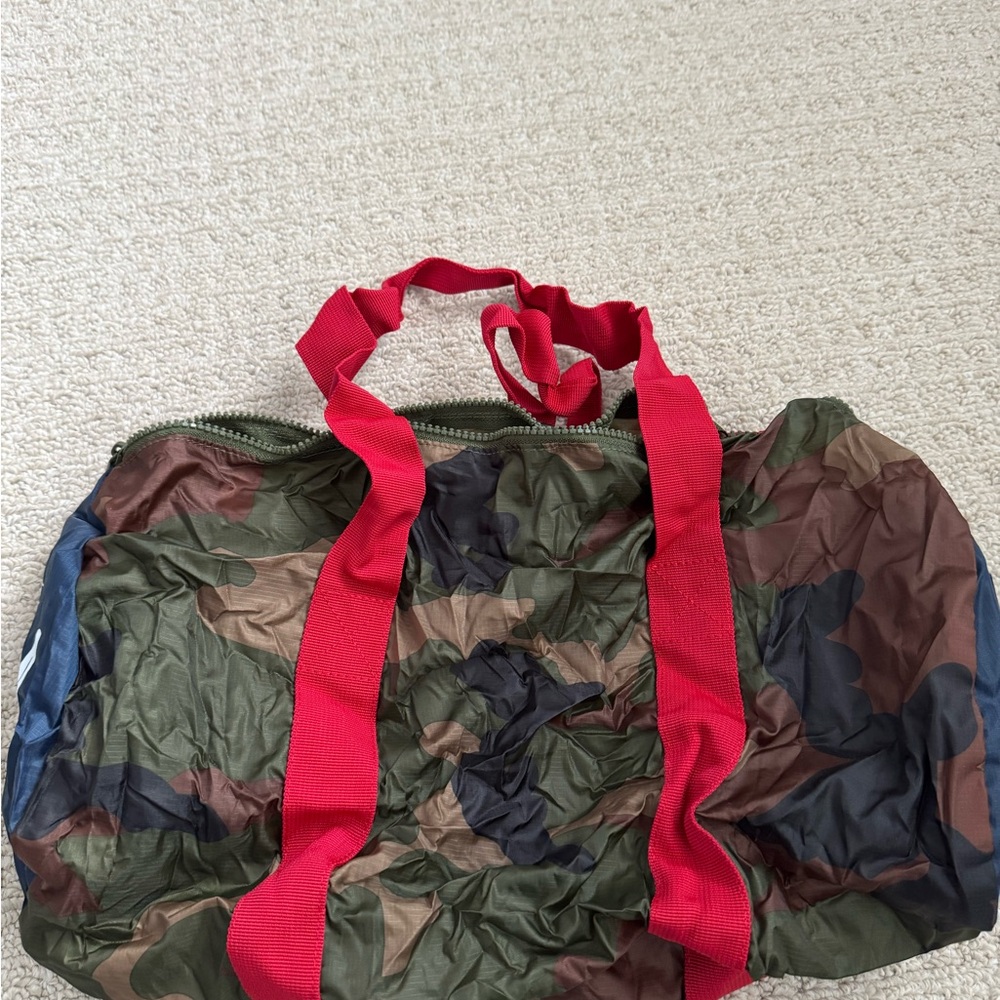 Herschel Camouflage and Navy Packable tote nwot